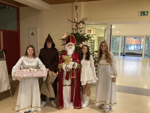 Ho Ho Ho - Der Nikolaus überrascht die 5. Klassen der RSBS