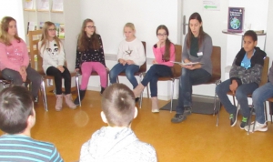 Besichtigung der Bibliothek Bad Schönborn durch die Klassen 5a und 5b