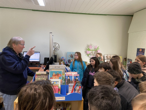 Besuch der Klassen 5 in der Buchhandlung „Kreuz und Quer“