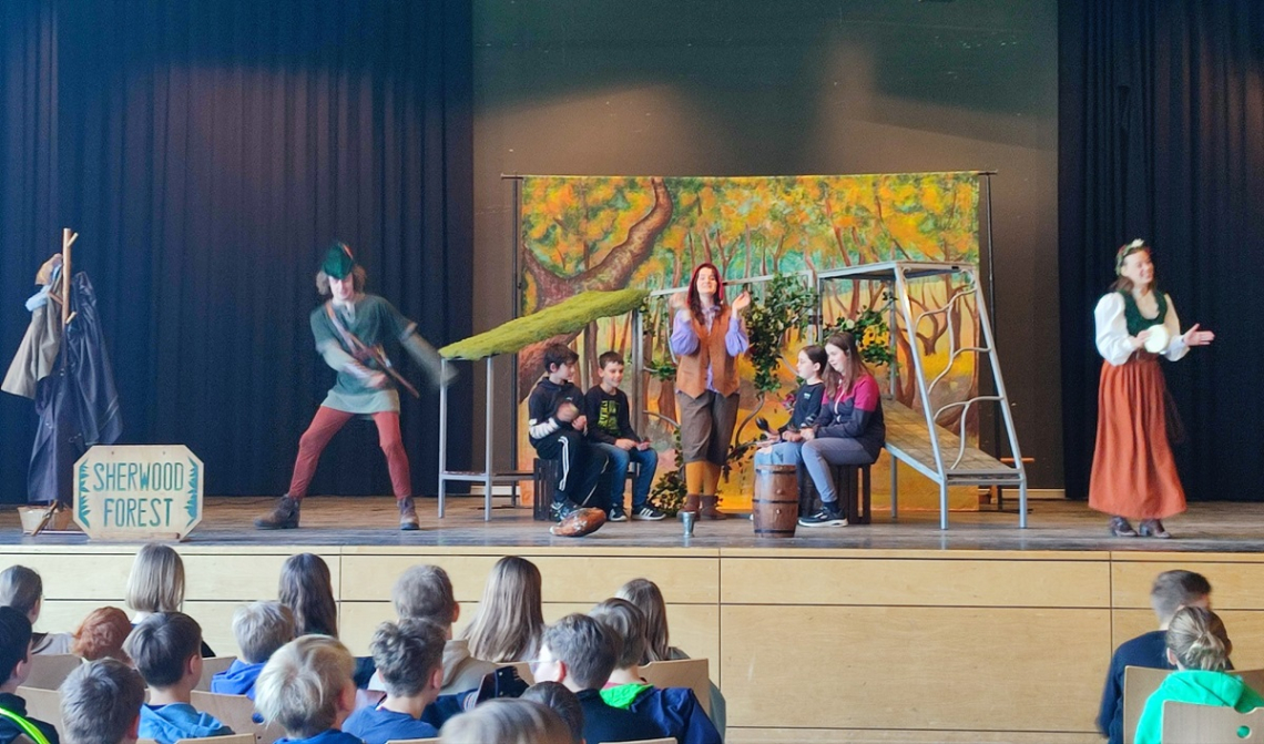 Du betrachtest gerade Besuch des White Horse Theatre an der Realschule Bad Schönborn
