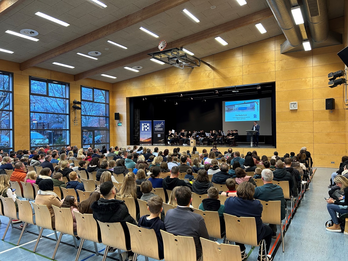 Du betrachtest gerade Großer Andrang beim Tag der offenen Tür an der Realschule Bad Schönborn