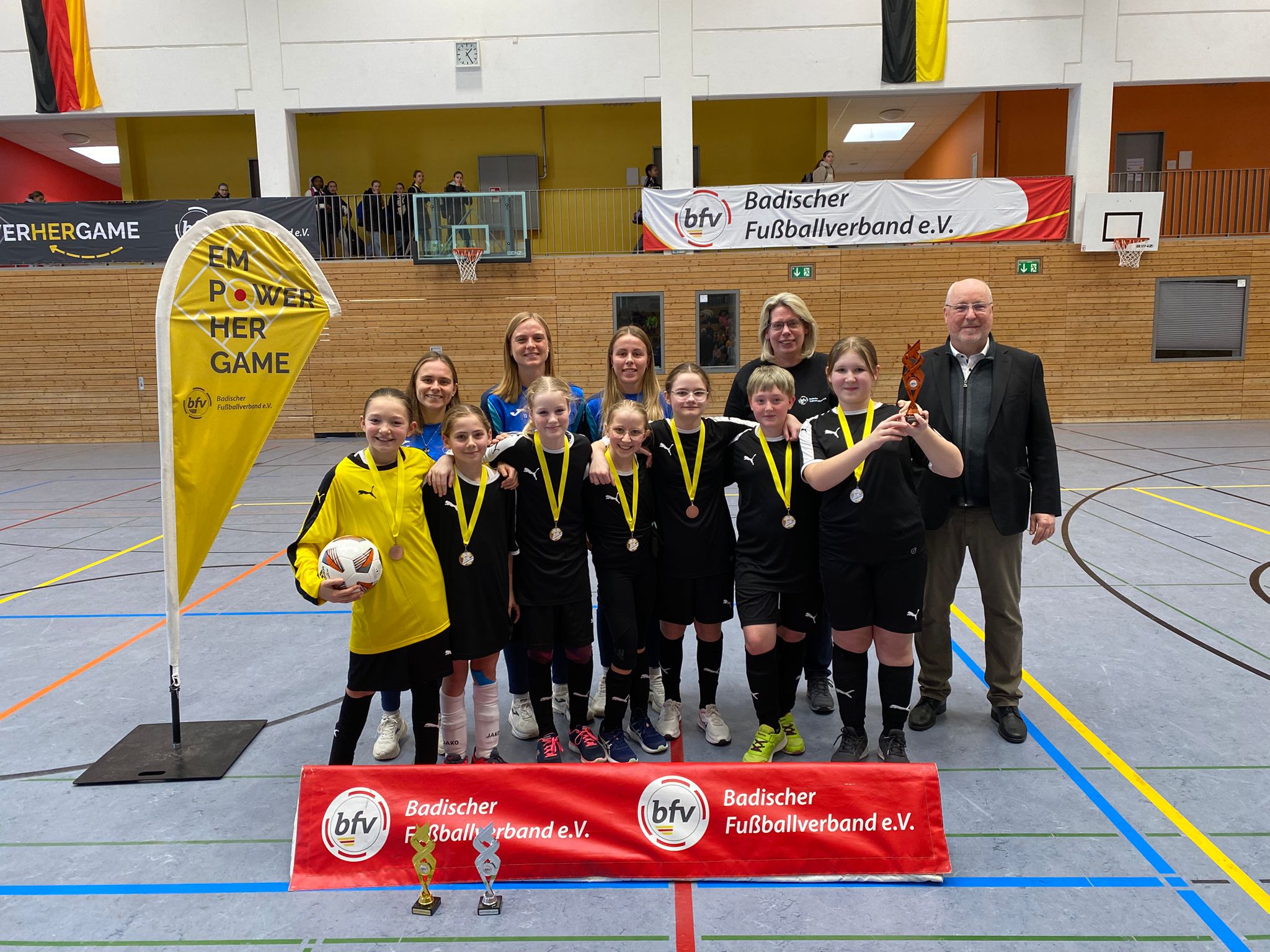 Du betrachtest gerade Erfolgreiche Teilnahme der Realschule Bad Schönborn beim Futsal-Mädchen-Turnier in Bretten