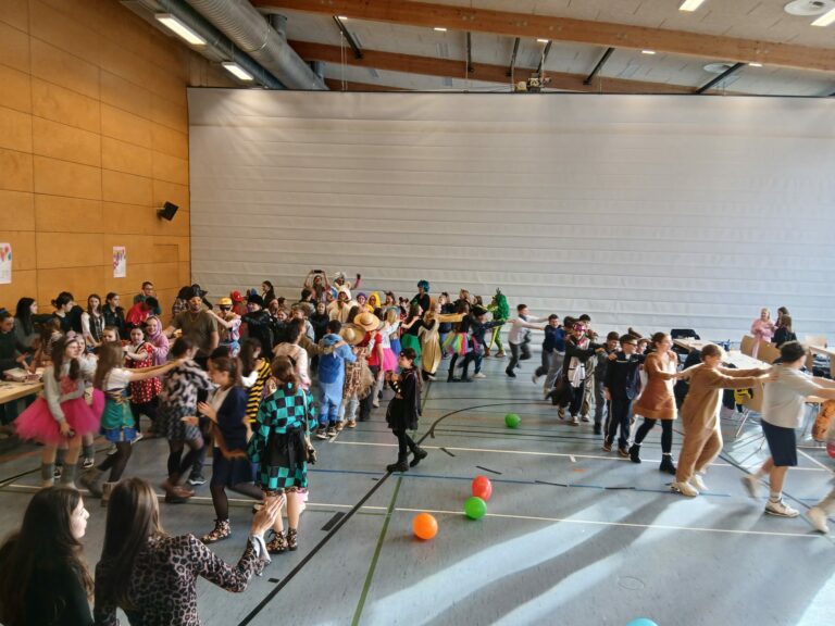 Mehr über den Artikel erfahren Buntes Faschingstreiben an der Realschule Bad Schönborn
