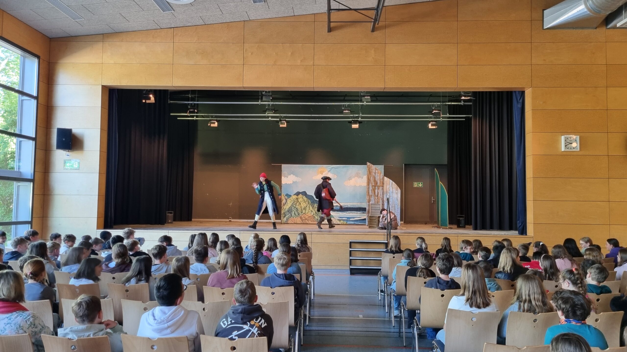 Du betrachtest gerade White Horse Theatre begeistert Schülerinnen und Schüler der Realschule Bad Schönborn