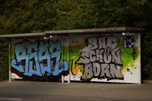 Du betrachtest gerade Bushaltestelle wird zum Blickfang: Realschule Bad Schönborn setzt auf Streetart