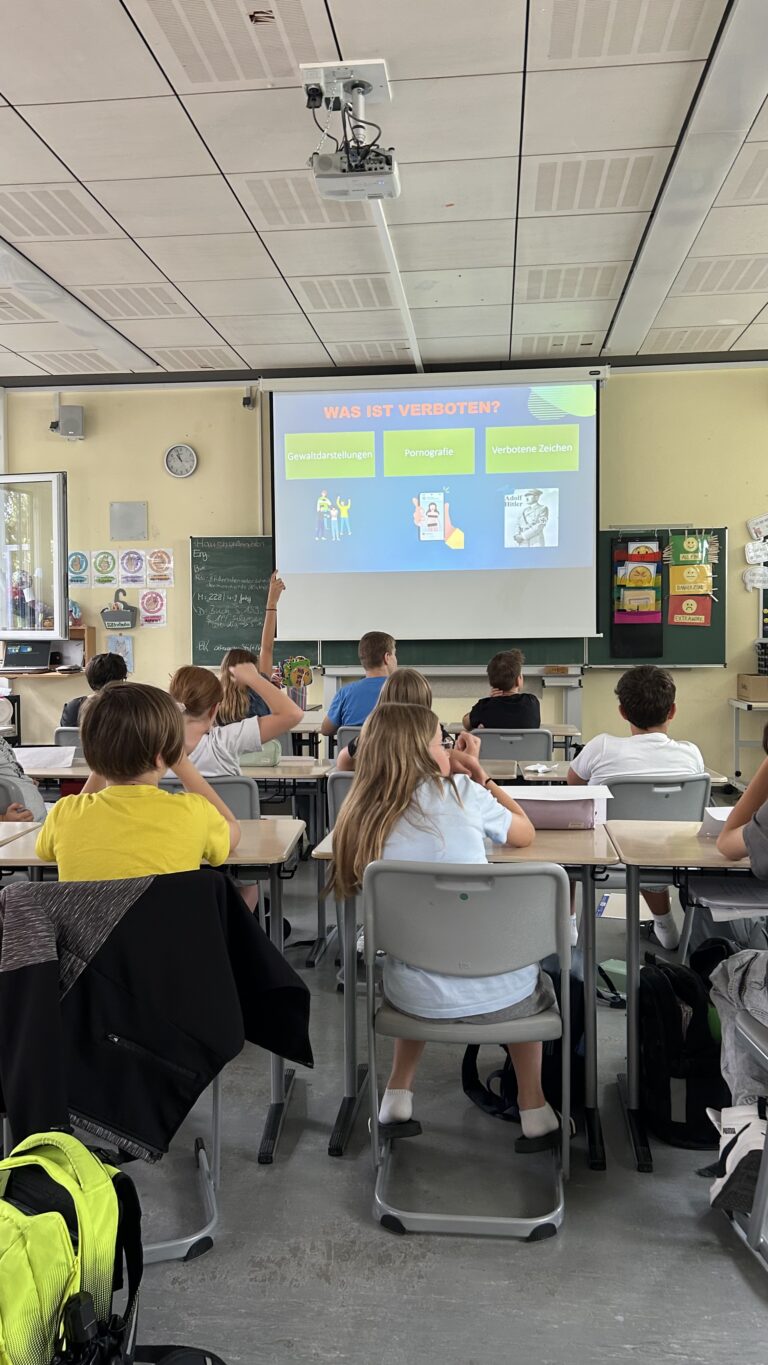 Mehr über den Artikel erfahren Polizeipräsidium Karlsruhe mit Präventionsangeboten an der Realschule Bad Schönborn