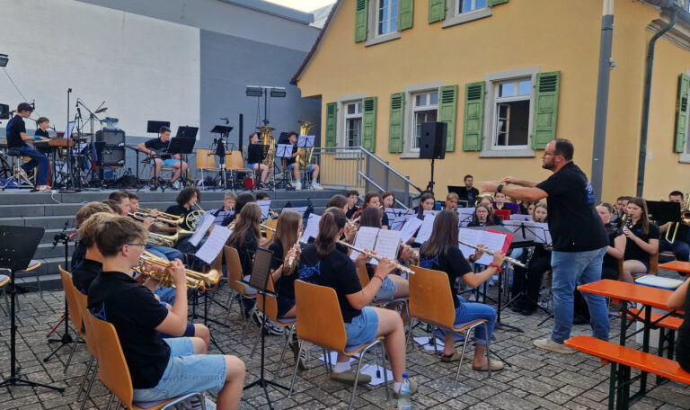 Mehr über den Artikel erfahren Gelungene Premiere des Schulorchesters der Realschule Bad Schönborn bei der Summer Music Night in Kronau