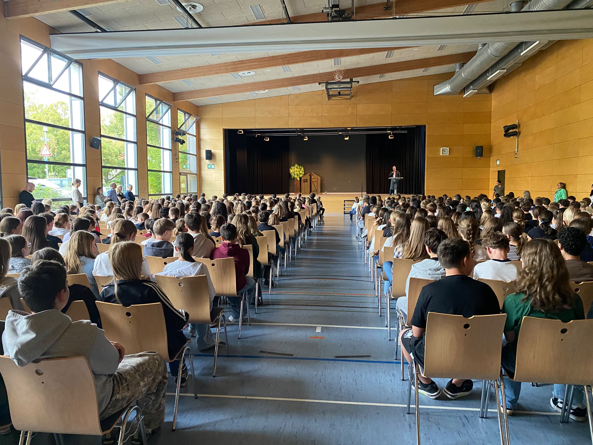 Du betrachtest gerade Gemeinsam ins neue Schuljahr gestartet: Vollversammlung der Realschule Bad Schönborn in der Ohrenberghalle